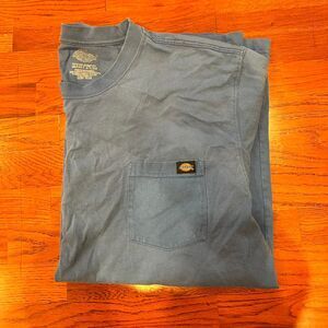 Dickies Men's Blue and Navy T-shirt